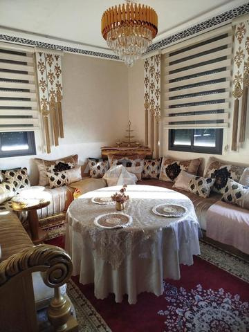 شقة بالطابق الرابع مع تراس خاص بها