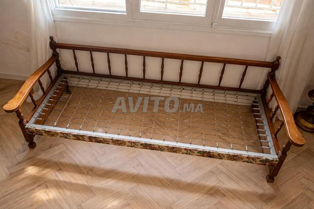 كنبة 3 مقاعد بتصميم أوروبي - خشب صلب - 2