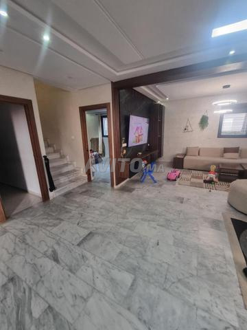 فيلا فاخرة مع مسبح للبيع - 2