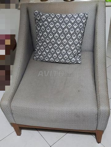 كرسي بذراعين عصري مريح مع وسادة - 2