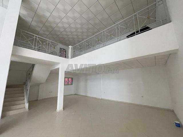 محل تجاري واسع للبيع