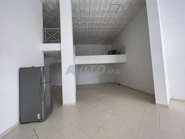 محل تجاري واسع للبيع - 2