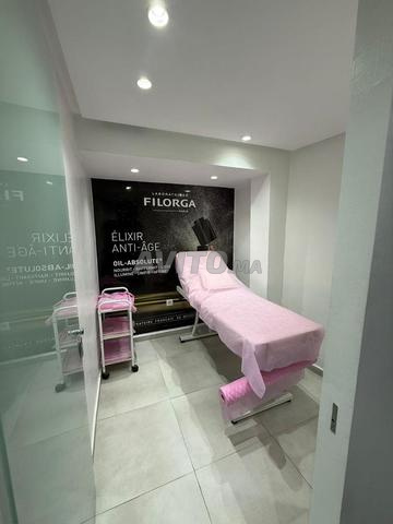 محل تجاري للبيع في حي راسين - صيدلية