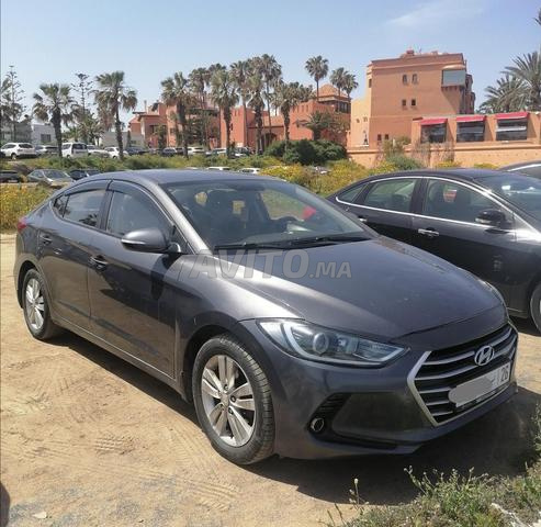 Hyundai Elantra 2019 automatique tout option - 2