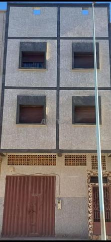 منزل للبيع مكون من طابقين مع سطح المساحة 60 م