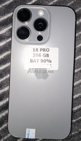 iPhone 16 Pro 256GB batterie 90% très propre