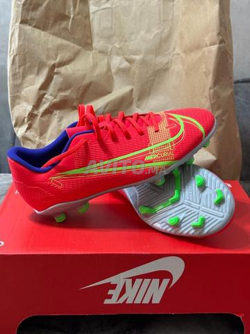 أحذية كرة قدم وجوردان للبنات - 2