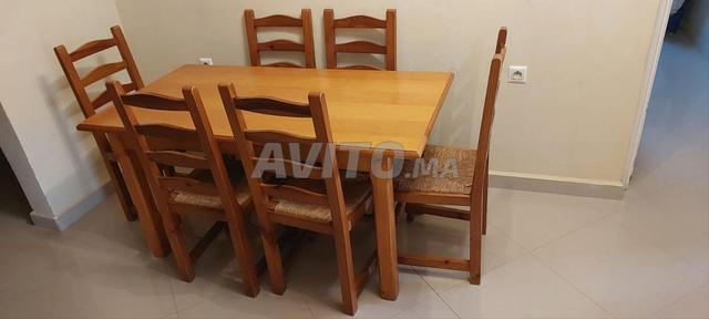 Table avec six chaises - 2