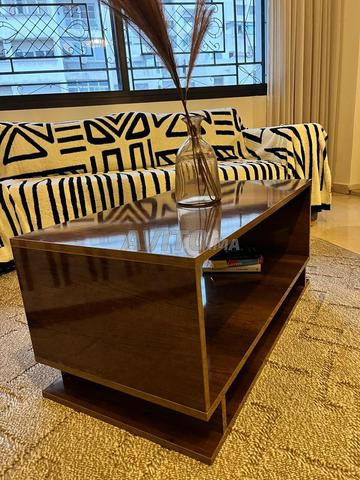 طاولة قهوة رائعة، عصرية، شبه جديدة - 2