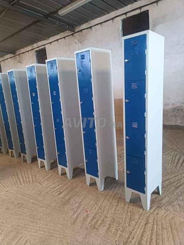 خزانة ملابس متعددة الأقسام بقفل، خزانة بباب رفّ