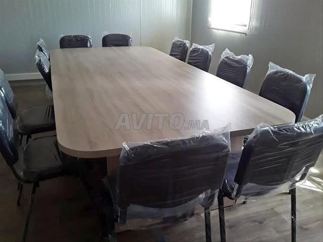 Table de réunion avec chaises – Élégance et professionnalisme au travail✨