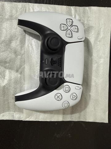 PS5 avec 2 manettes et FC26 - 2