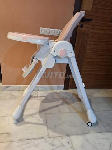 كرسي مرتفع للأطفال بحالة ممتازة
