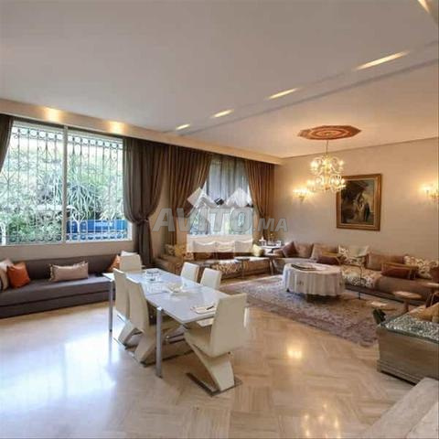 182841-بيع فيلا بالدار البيضاء سيدي معروف بمساحة 61