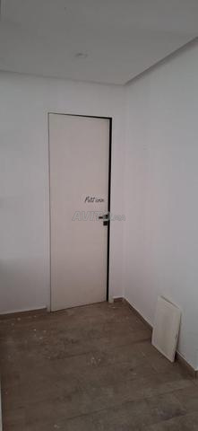 محل للإيجار بأكدال مع ساحة خارجية مجهزة - 2