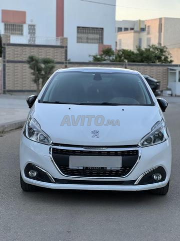 Peugeot 208 diesel 2018 White édition à vendre