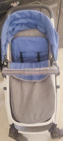 عربة أطفال و مقعد سيارة للأطفال بحالة ممتازة - 2