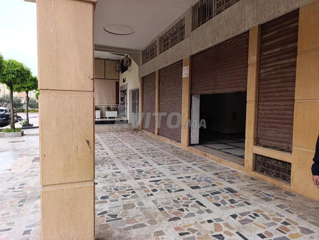 محل كبير بأربعة واجهات للبيع