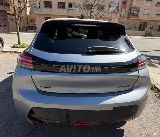 PEUGEOT 208 HYBRID ALLURE