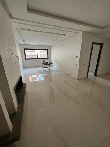 شقة F4 جديدة بالطابق الأرضي بحديقة - 2