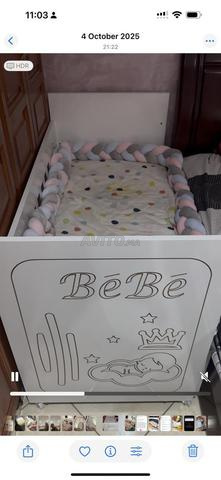 Moustiquaire pour bébé. Propre