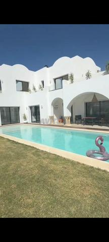 فيلا بمسبح شاطئ اشقار