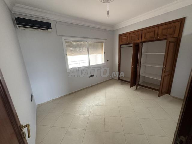 شقة للإيجار 3 غرف بوسط المدينة مع موقف سيارات - 2