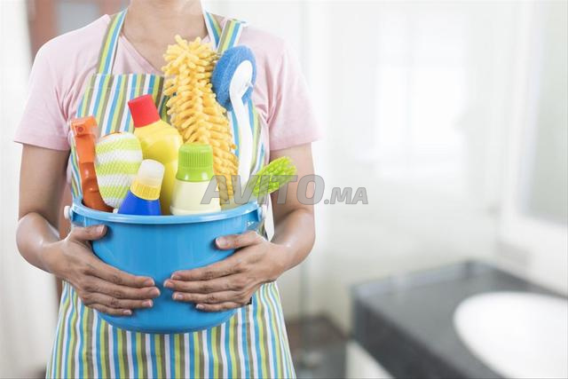 عاملة تنظيف متعددة المهارات