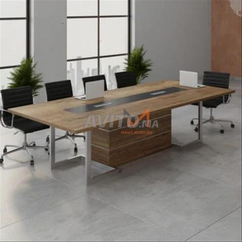 طاولة اجتماعات