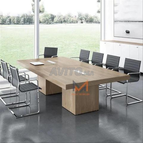 طاولة اجتماعات