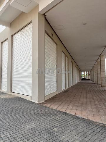 Local commercial à vendre/louer avec zone d'arcade