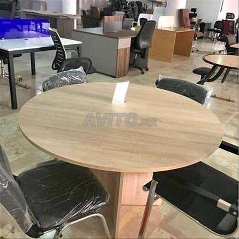 Table de réunion de bonne qualité