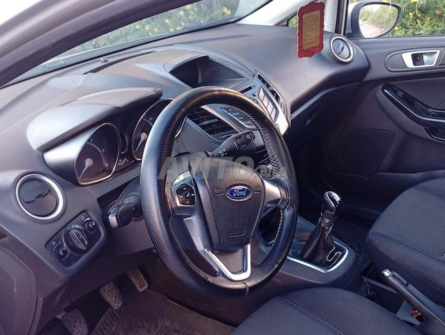 Ford Fiesta 2016 propre - 2