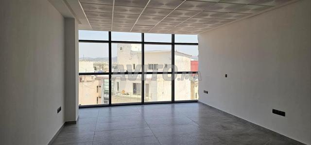 مكتب بمساحة 65 متر مربع