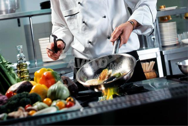 عاملة تنظيف متعددة المهارات