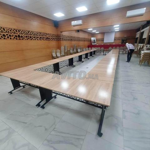 طاولة اجتماعات عصرية وواسعة لمكتبك - 2