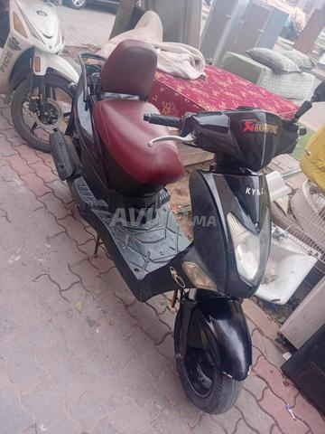سكوتر كيمكو شغال جيداً، المحرك أصلي وهادئ