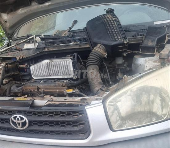 تويوتا راف 4 صغيرة بنزين 11 حصان - 2