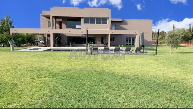 بسبب المغادرة، بيع فيلا مهندس معماري مفروشة