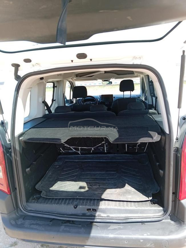 سيارة باقية نقية اليد الاولى 0679820500