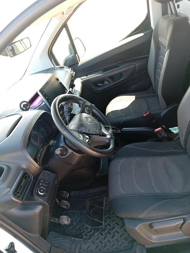 سيارة باقية نقية اليد الاولى 0679820500
