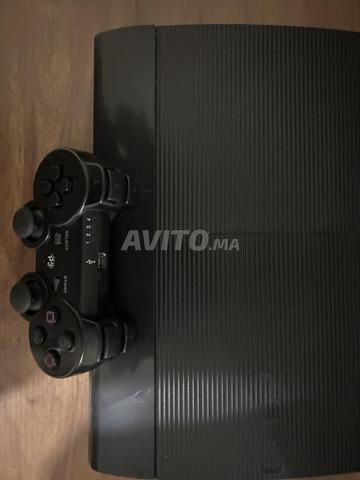PS3 fonctionne bien avec manette et câbles à un prix raisonnable