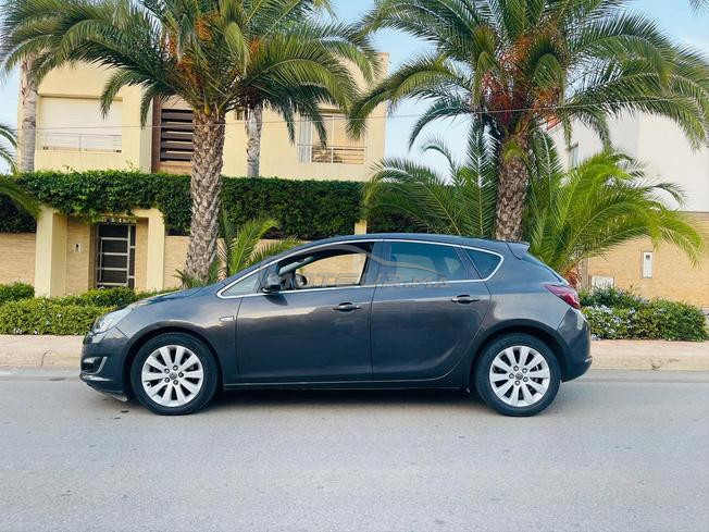 Opel Astra Diesel Manuelle 2016 à Rabat