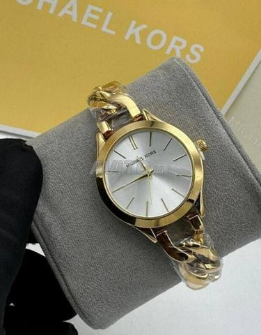 ساعة نسائية فاخرة