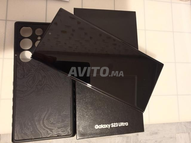 Galaxy S23 Ultra 256GB & dbrand Grip - 2