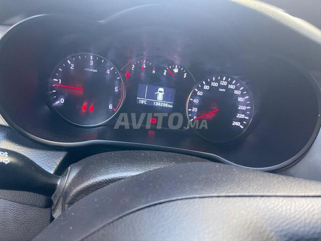 كيا كارينز ديزل يدوية 2016 في الدار البيضاء - 2