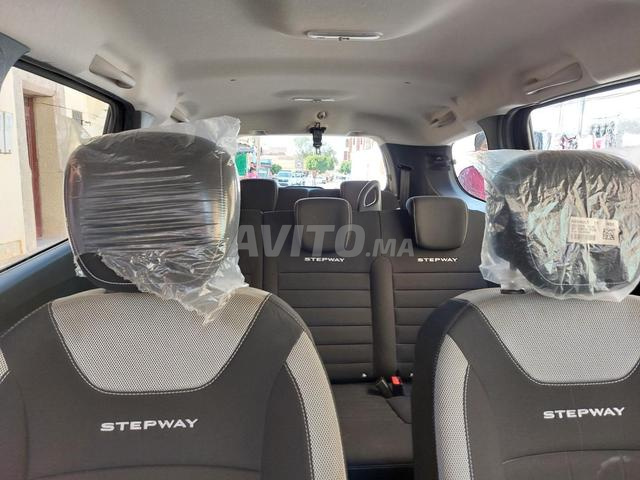 Dacia Lodgy modèle 2023 au garage, comme neuve