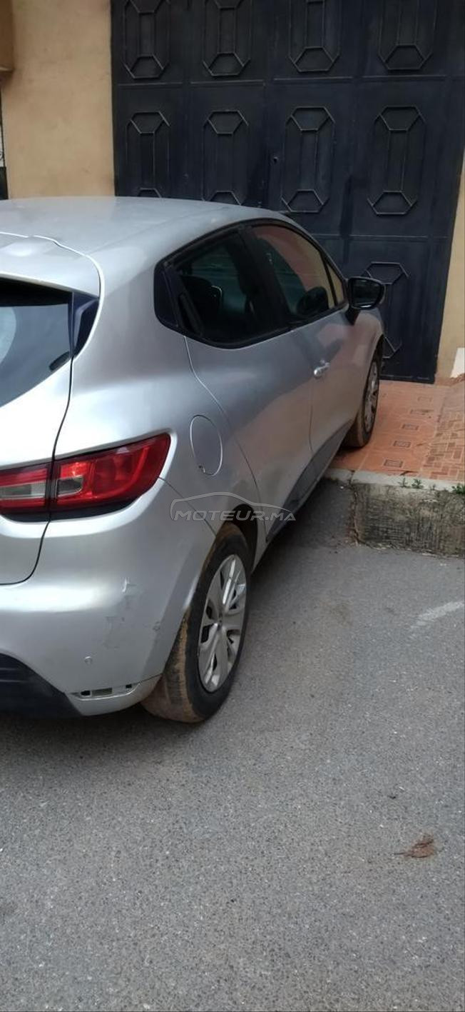 clio 4 modèle 2019 très bon état 