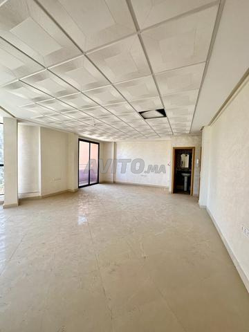 مكاتب جميلة فارغة رائعة - 2