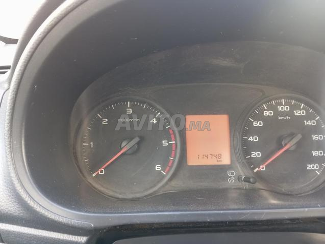 ميتشوبيشي بيك أب L200 جيدة، كل شيء من الميز - 2